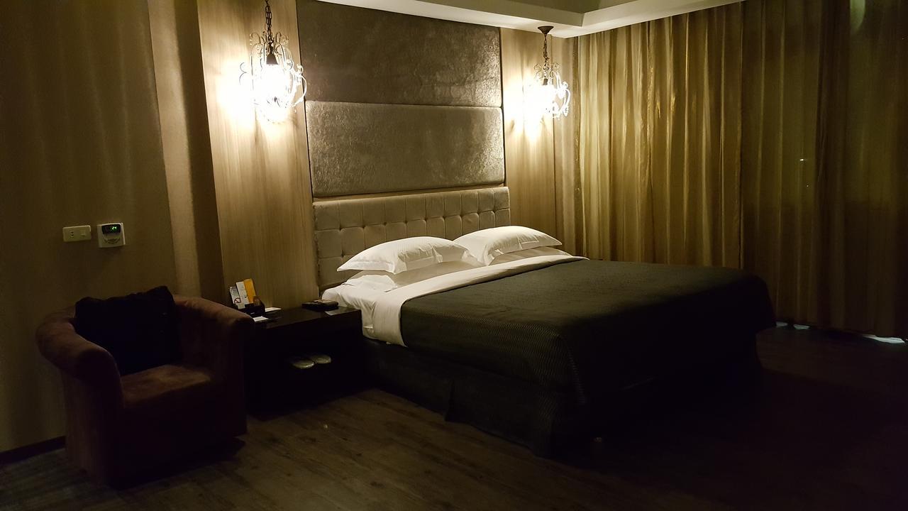 The Riverside Hotel & Motel Kaohsiung Dış mekan fotoğraf