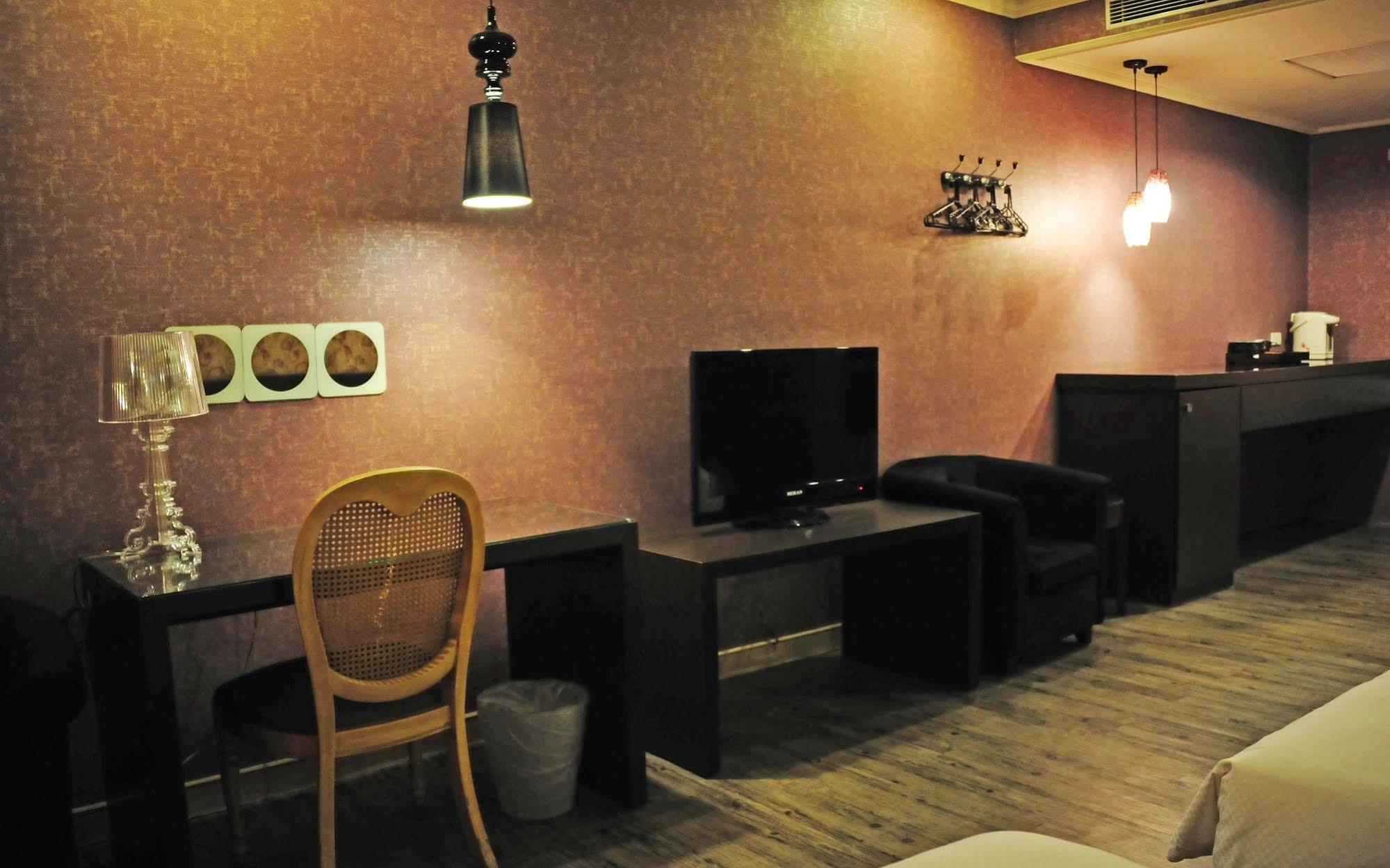 The Riverside Hotel & Motel Kaohsiung Dış mekan fotoğraf