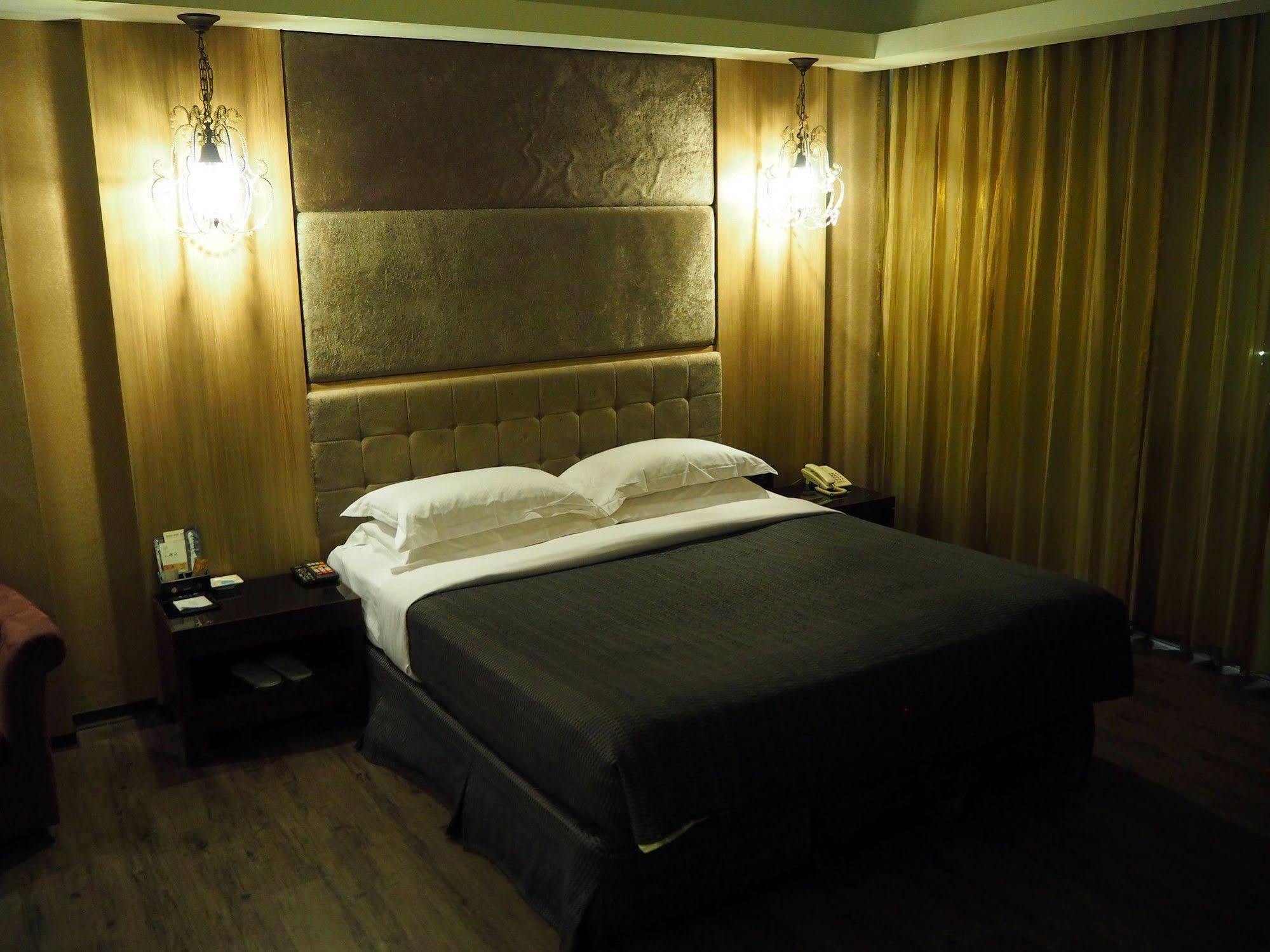 The Riverside Hotel & Motel Kaohsiung Dış mekan fotoğraf