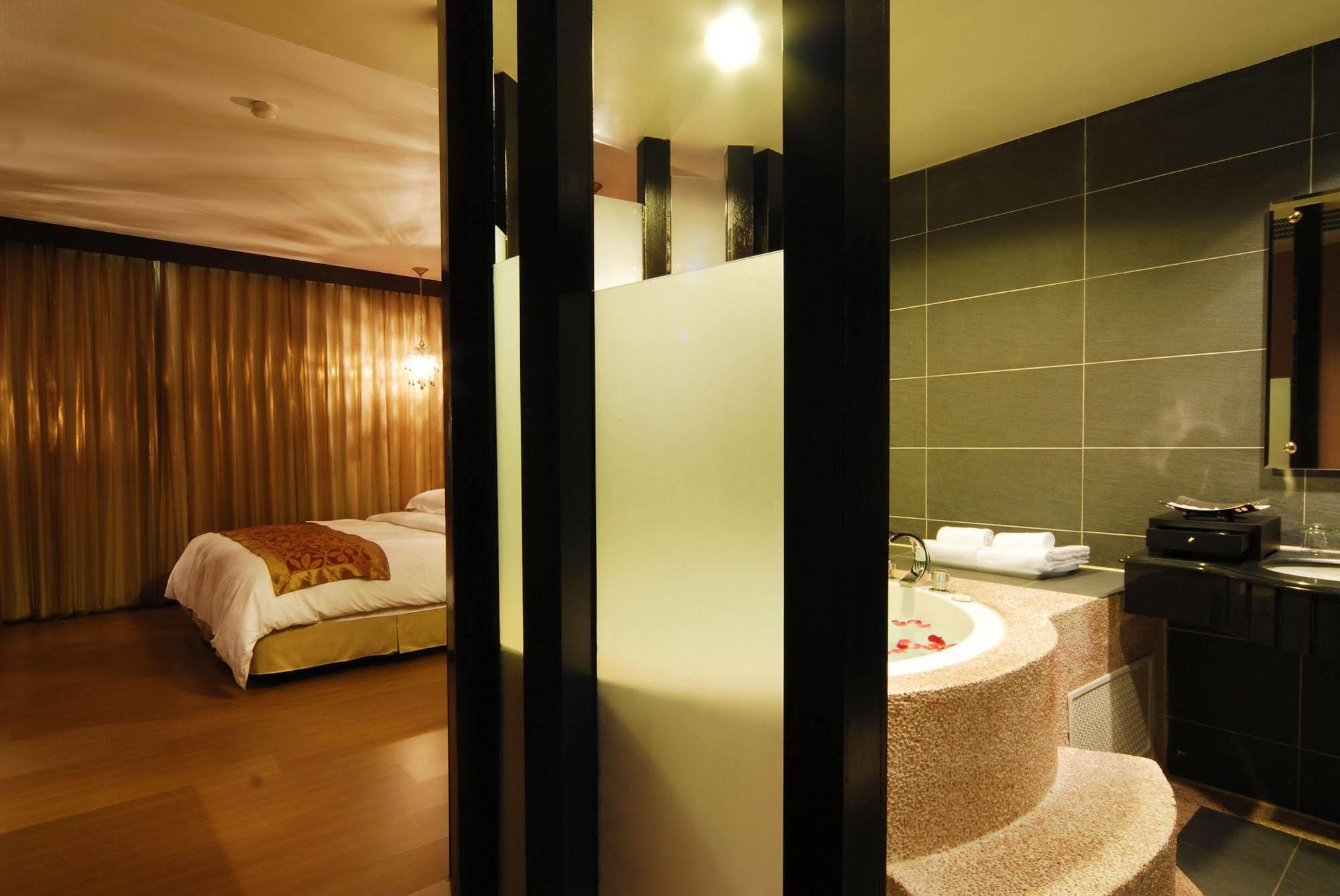 The Riverside Hotel & Motel Kaohsiung Dış mekan fotoğraf