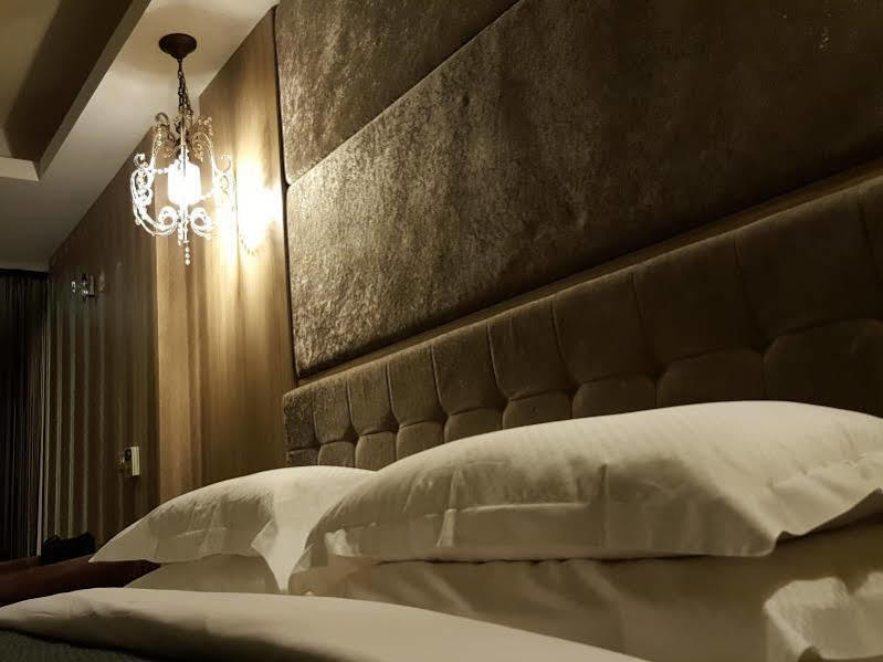 The Riverside Hotel & Motel Kaohsiung Dış mekan fotoğraf