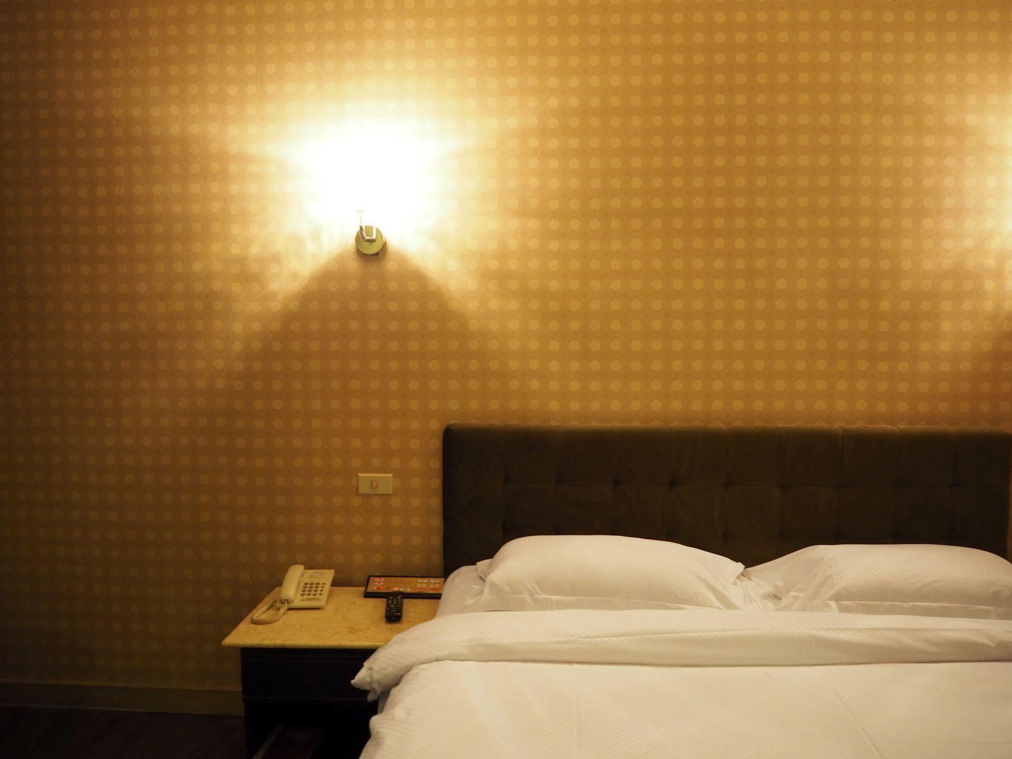 The Riverside Hotel & Motel Kaohsiung Dış mekan fotoğraf