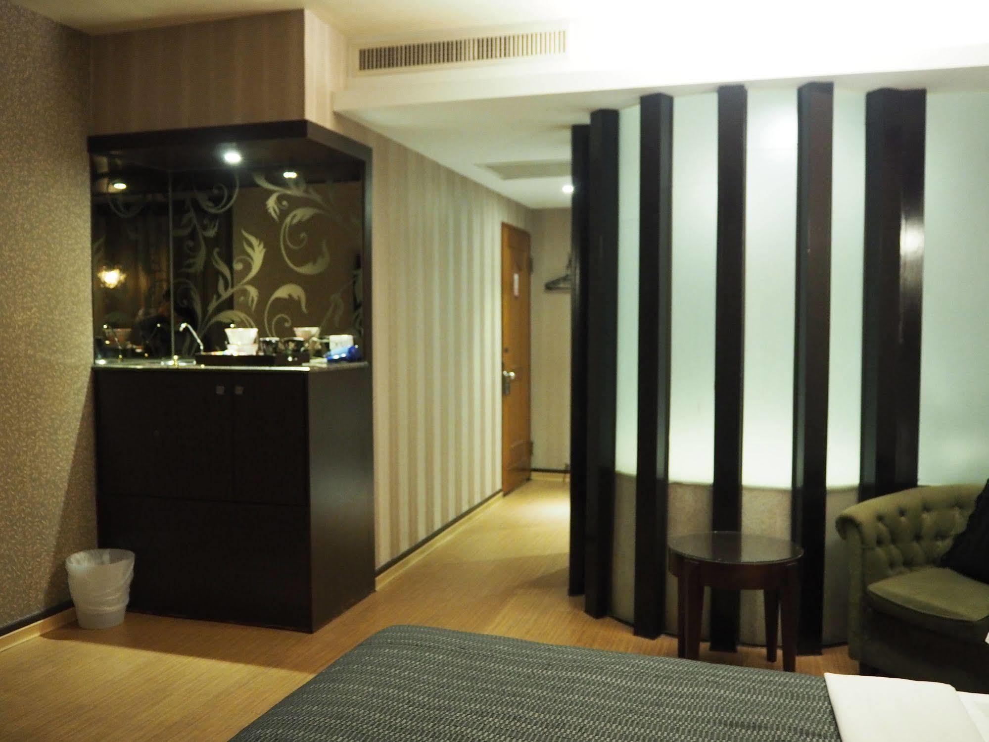 The Riverside Hotel & Motel Kaohsiung Dış mekan fotoğraf