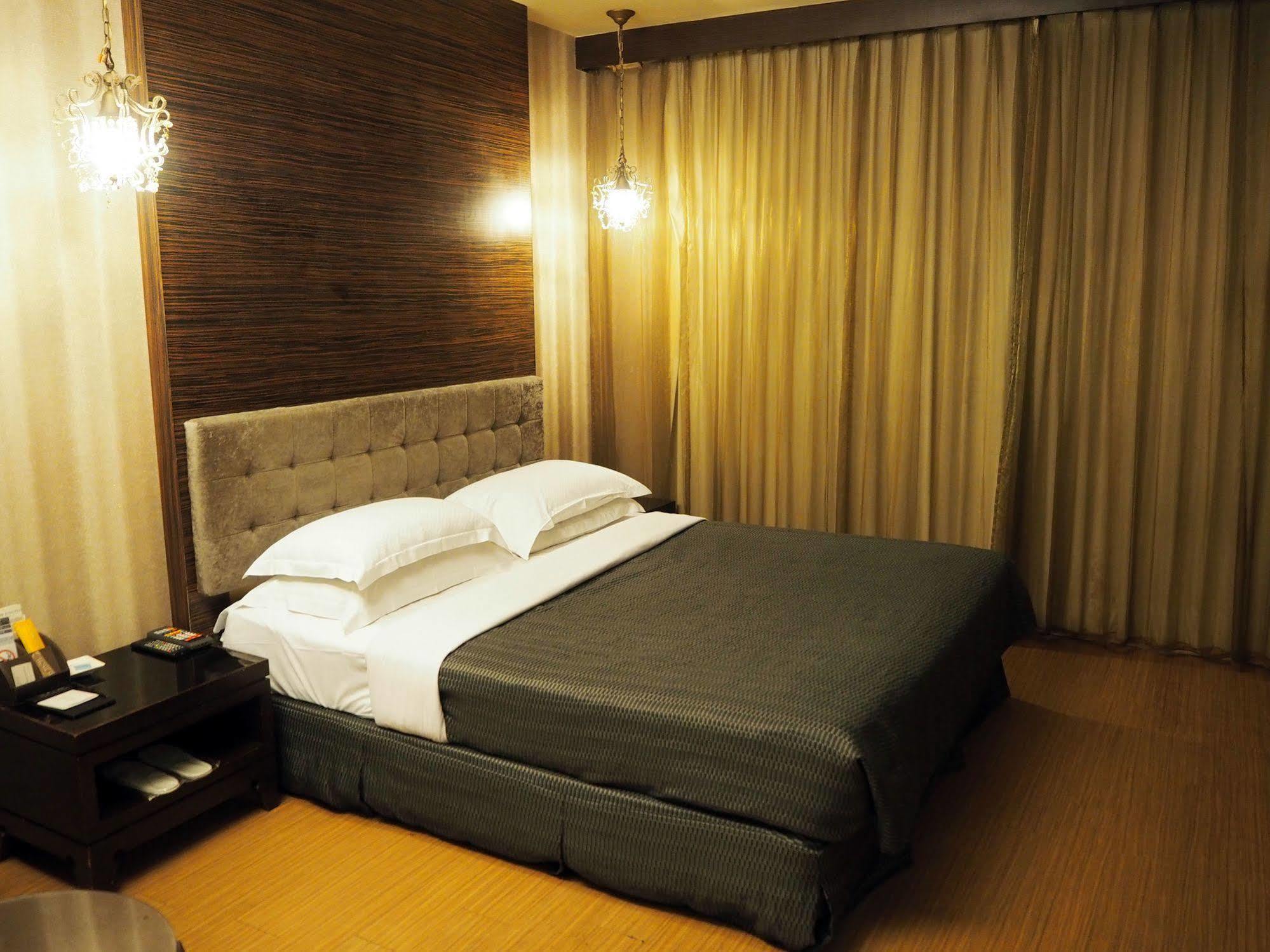 The Riverside Hotel & Motel Kaohsiung Dış mekan fotoğraf